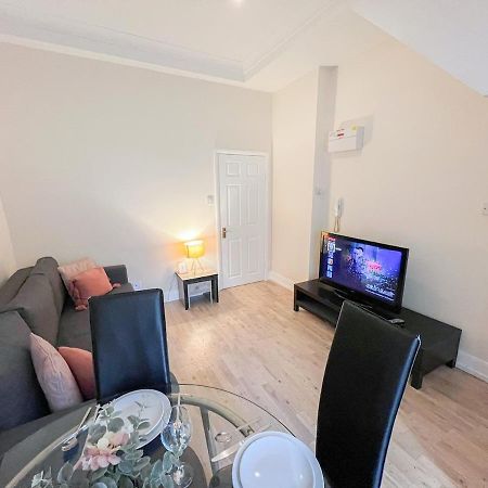 1-Bedroom Flat With Small Garden & Paid Parking In Finsbury Park, Highbury ロンドン エクステリア 写真