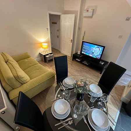 1-Bedroom Flat With Small Garden & Paid Parking In Finsbury Park, Highbury ロンドン エクステリア 写真