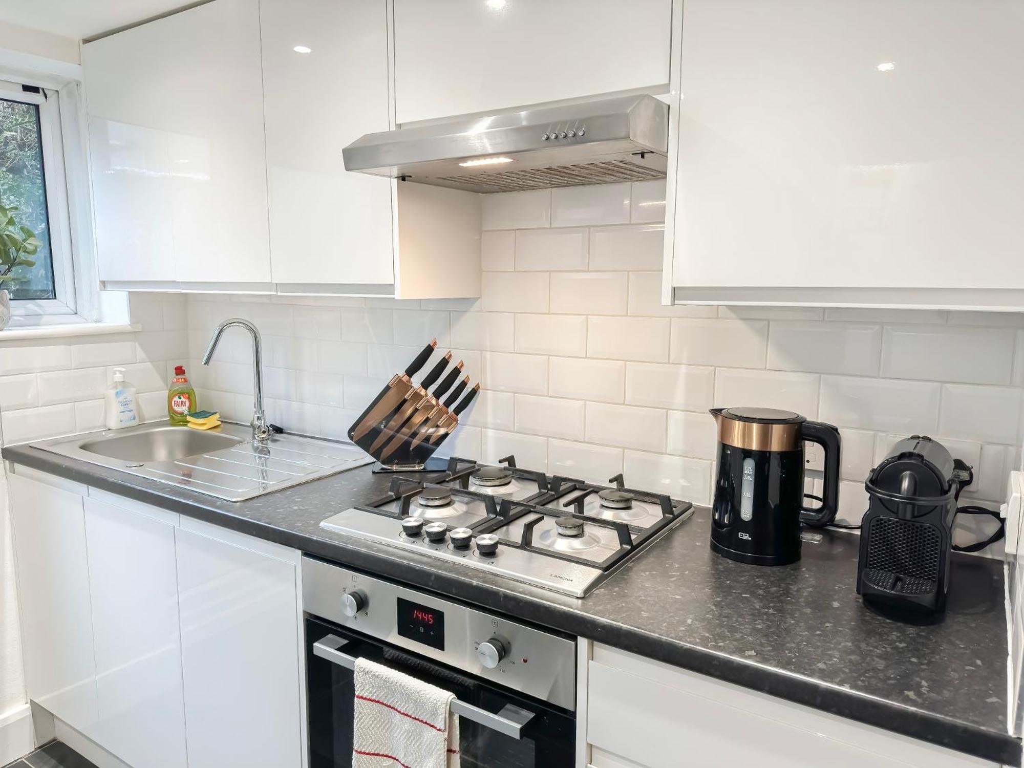 1-Bedroom Flat With Small Garden & Paid Parking In Finsbury Park, Highbury ロンドン エクステリア 写真