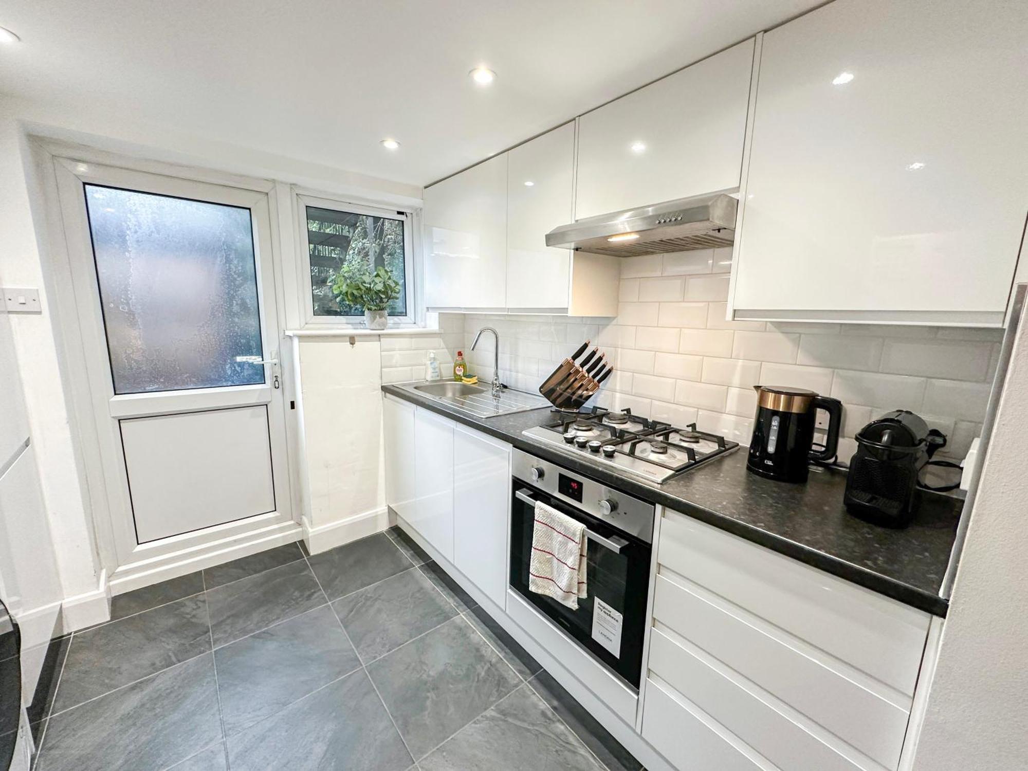 1-Bedroom Flat With Small Garden & Paid Parking In Finsbury Park, Highbury ロンドン エクステリア 写真