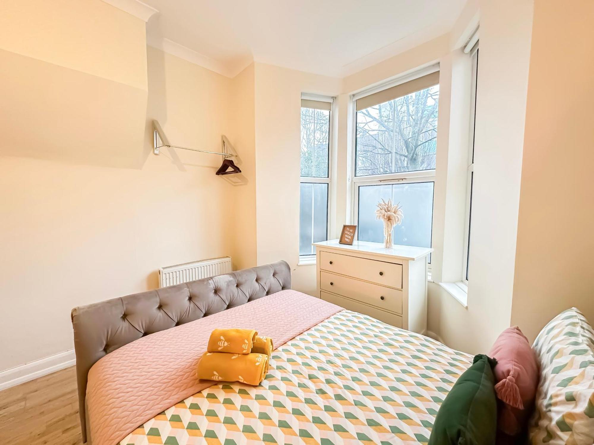 1-Bedroom Flat With Small Garden & Paid Parking In Finsbury Park, Highbury ロンドン エクステリア 写真