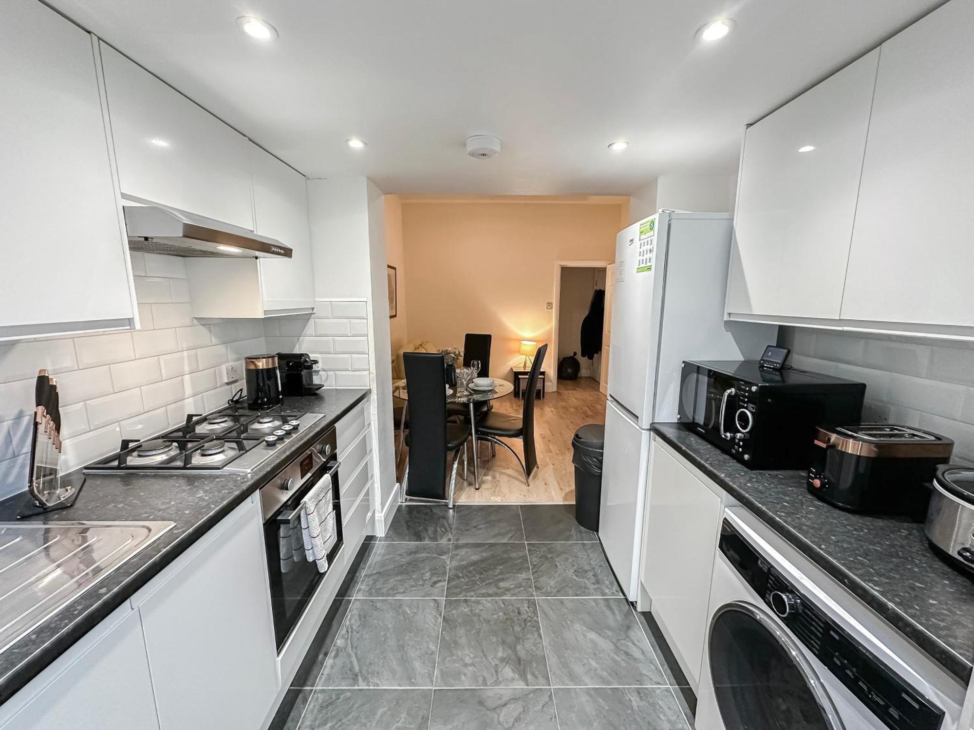 1-Bedroom Flat With Small Garden & Paid Parking In Finsbury Park, Highbury ロンドン エクステリア 写真