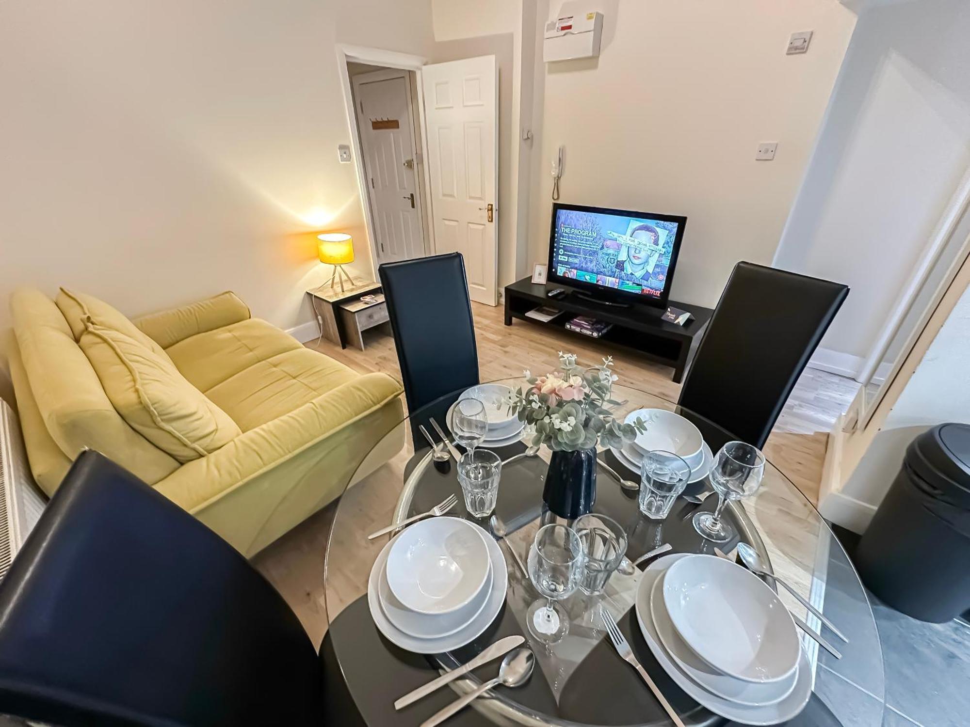 1-Bedroom Flat With Small Garden & Paid Parking In Finsbury Park, Highbury ロンドン エクステリア 写真