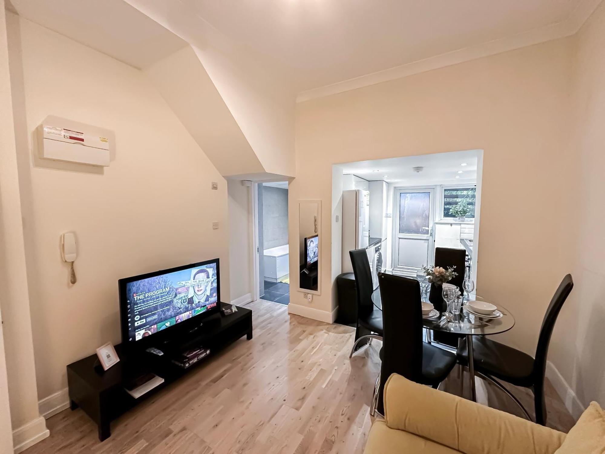 1-Bedroom Flat With Small Garden & Paid Parking In Finsbury Park, Highbury ロンドン エクステリア 写真