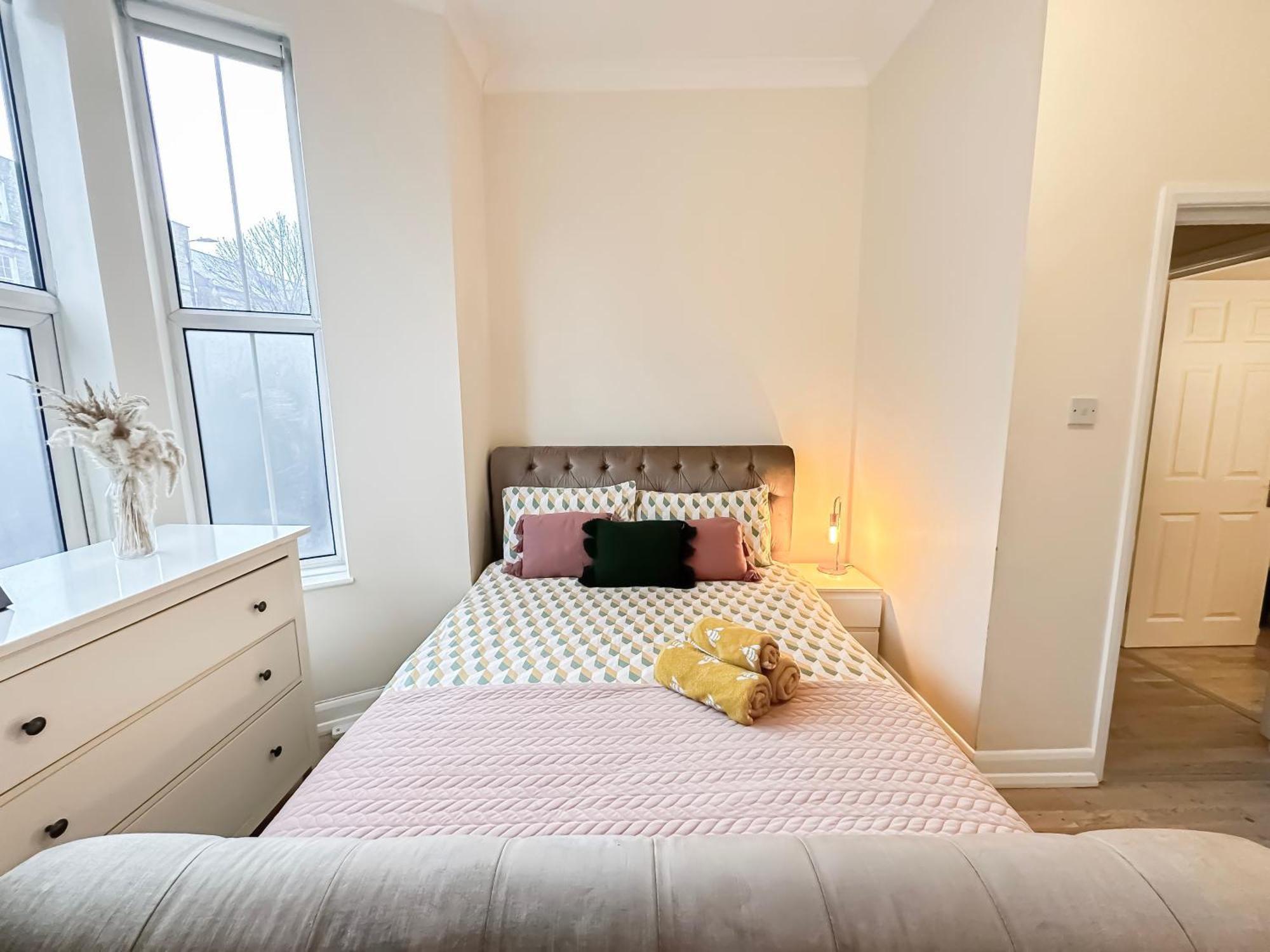 1-Bedroom Flat With Small Garden & Paid Parking In Finsbury Park, Highbury ロンドン エクステリア 写真