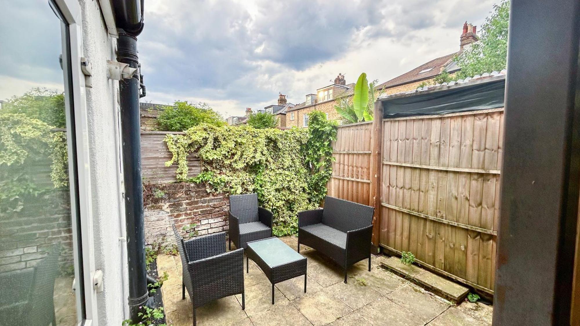 1-Bedroom Flat With Small Garden & Paid Parking In Finsbury Park, Highbury ロンドン エクステリア 写真