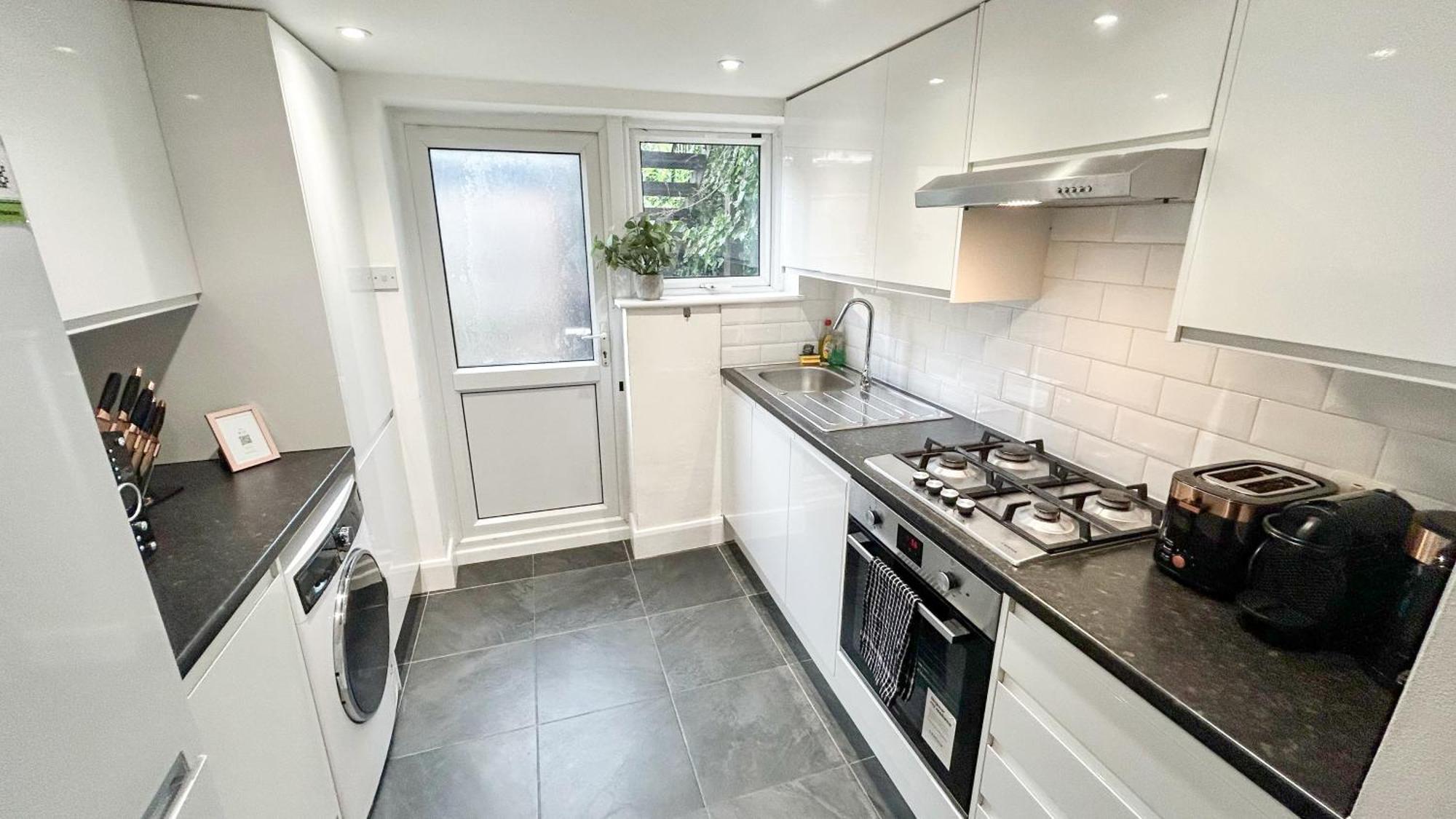 1-Bedroom Flat With Small Garden & Paid Parking In Finsbury Park, Highbury ロンドン エクステリア 写真