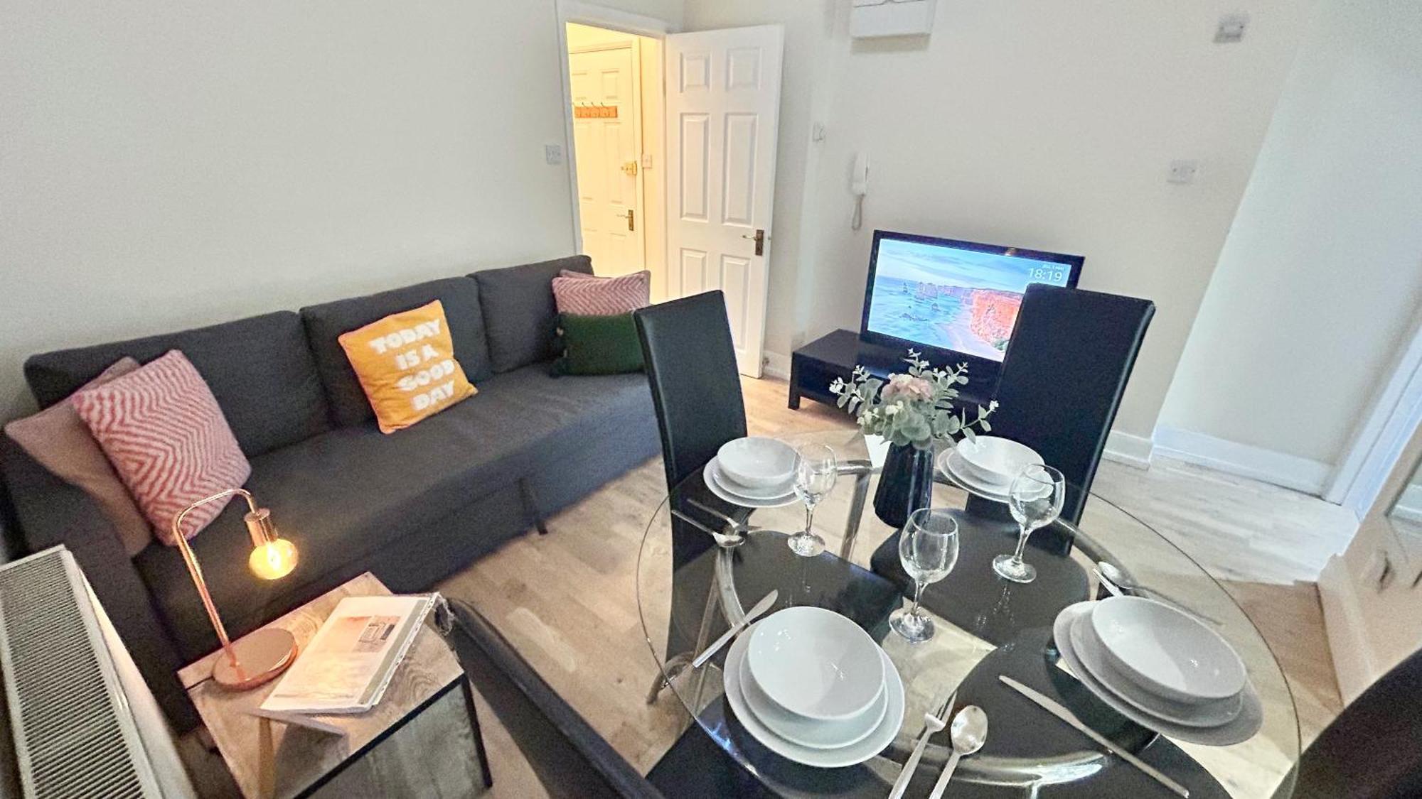 1-Bedroom Flat With Small Garden & Paid Parking In Finsbury Park, Highbury ロンドン エクステリア 写真