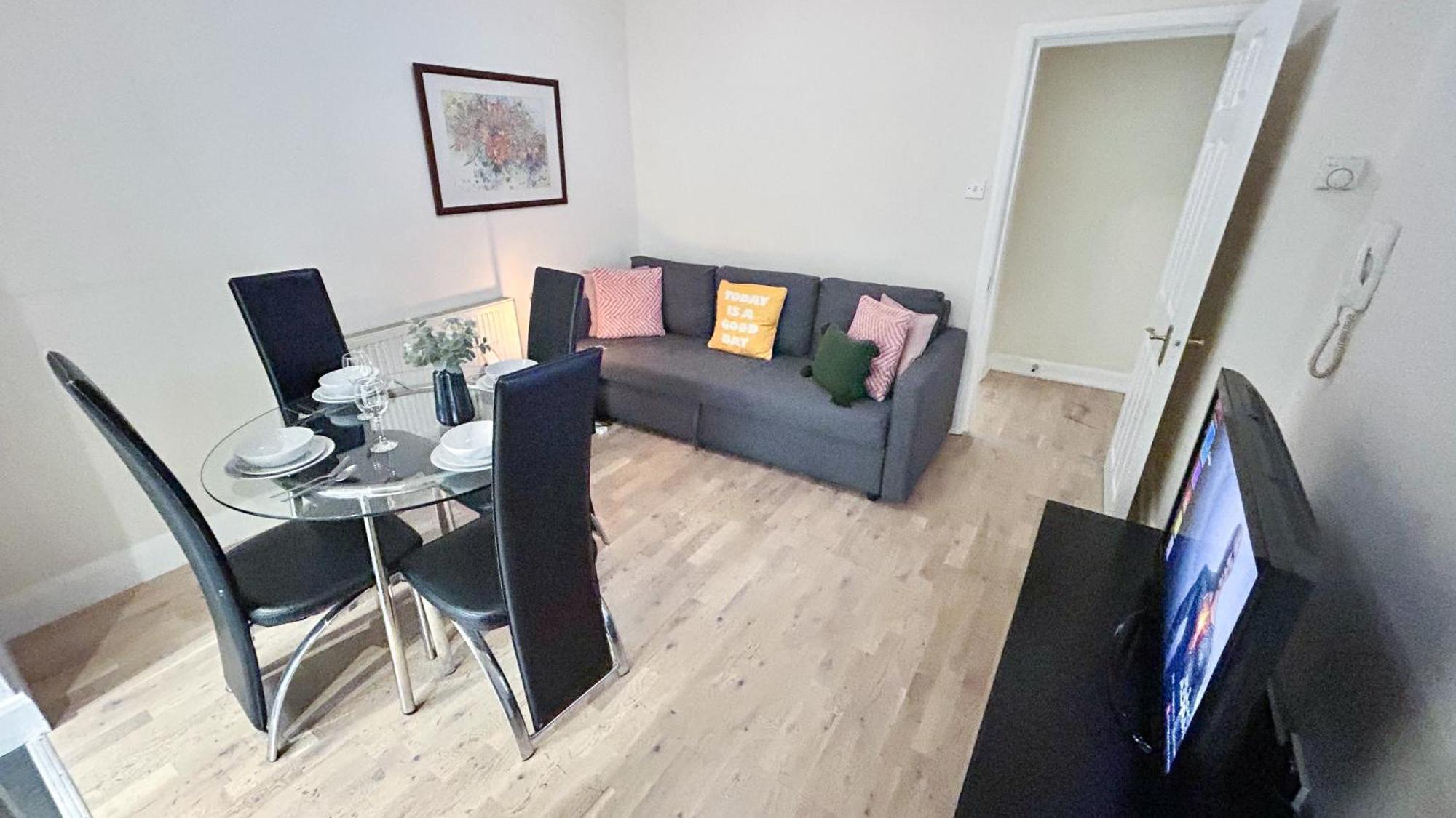 1-Bedroom Flat With Small Garden & Paid Parking In Finsbury Park, Highbury ロンドン エクステリア 写真