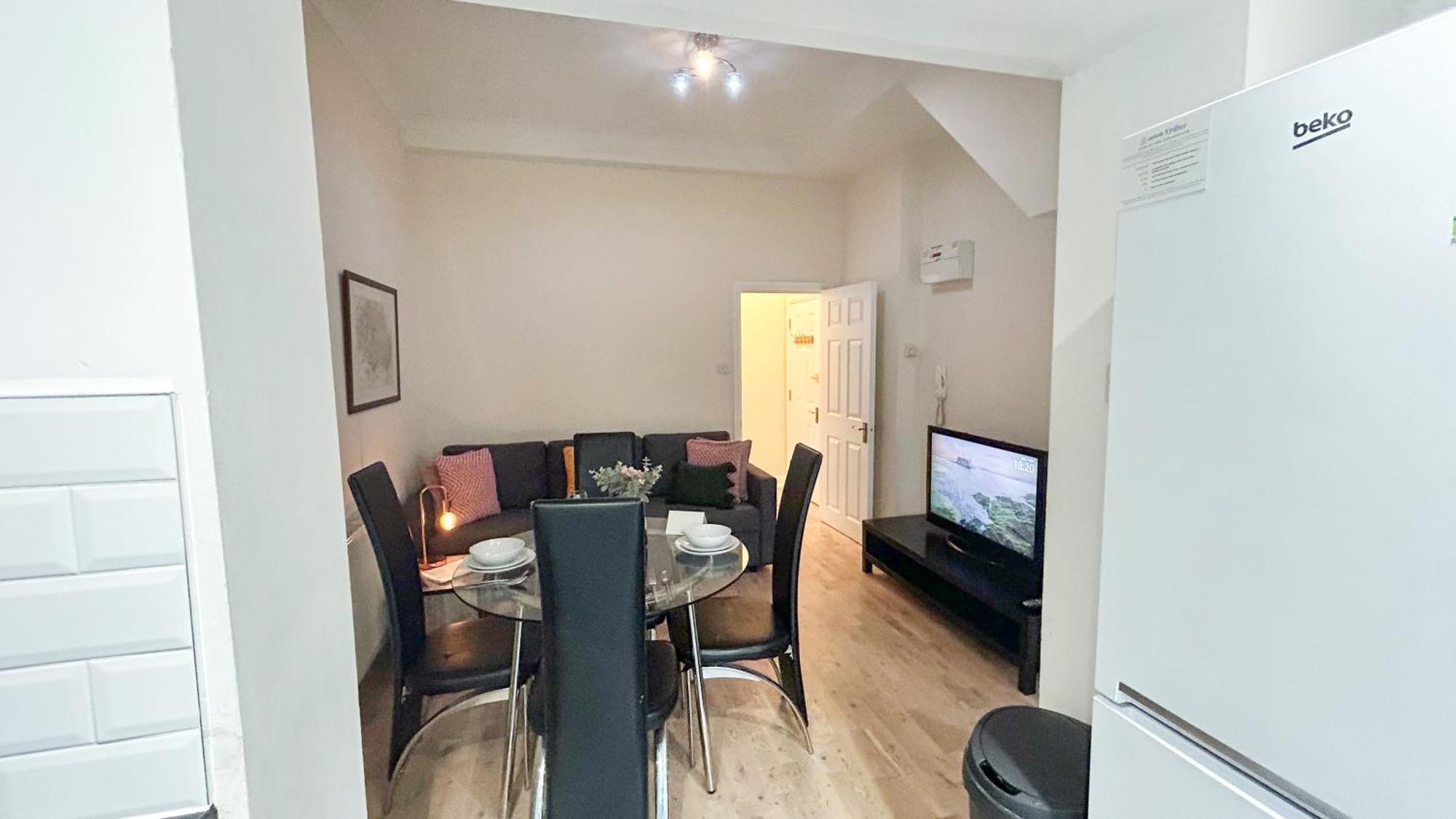 1-Bedroom Flat With Small Garden & Paid Parking In Finsbury Park, Highbury ロンドン エクステリア 写真