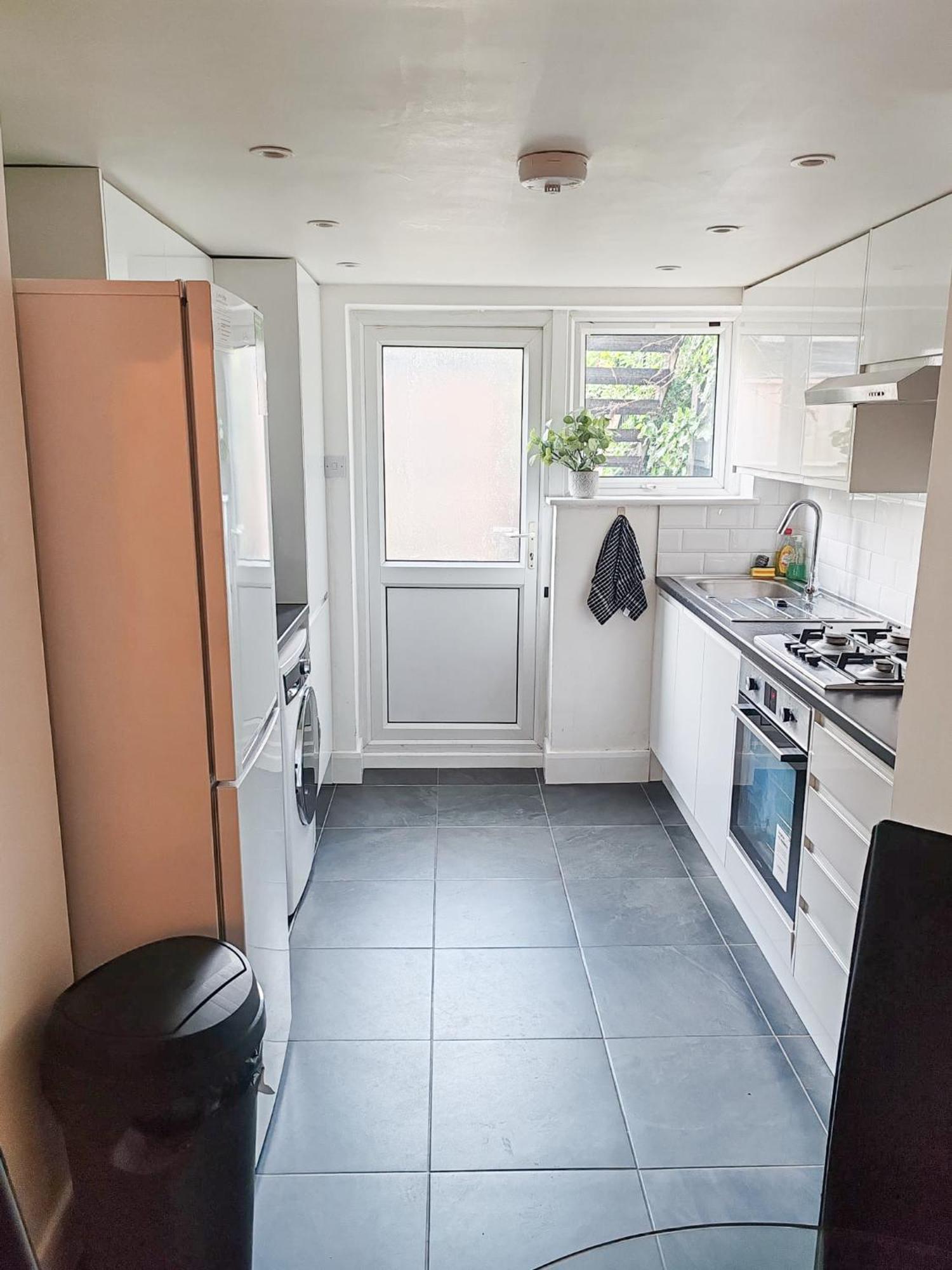 1-Bedroom Flat With Small Garden & Paid Parking In Finsbury Park, Highbury ロンドン エクステリア 写真