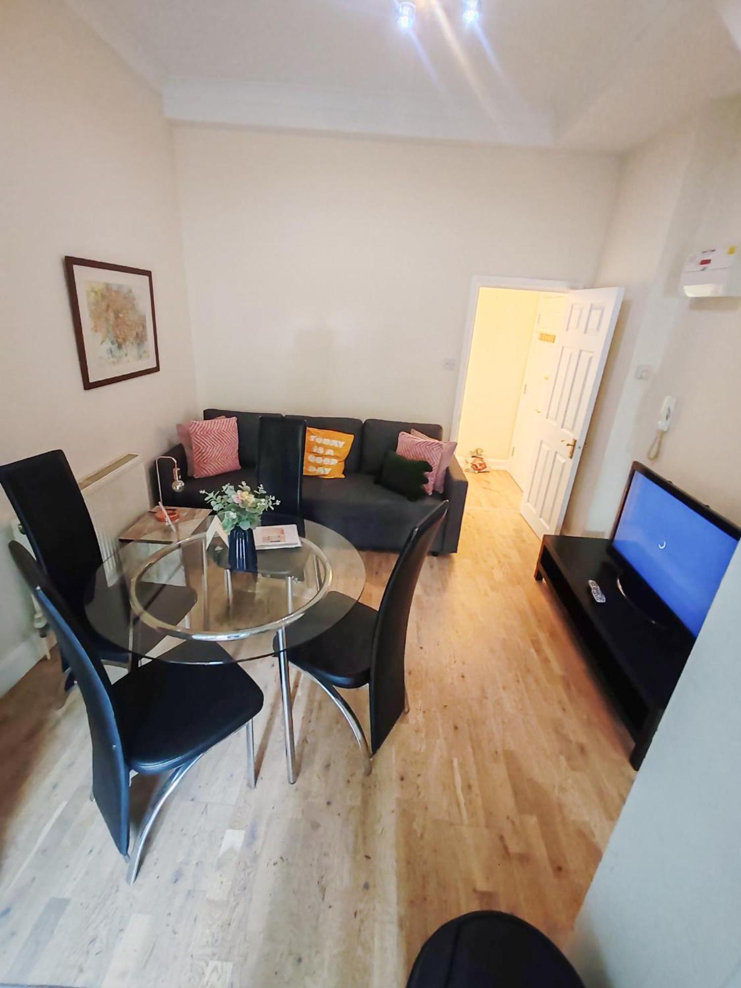 1-Bedroom Flat With Small Garden & Paid Parking In Finsbury Park, Highbury ロンドン エクステリア 写真