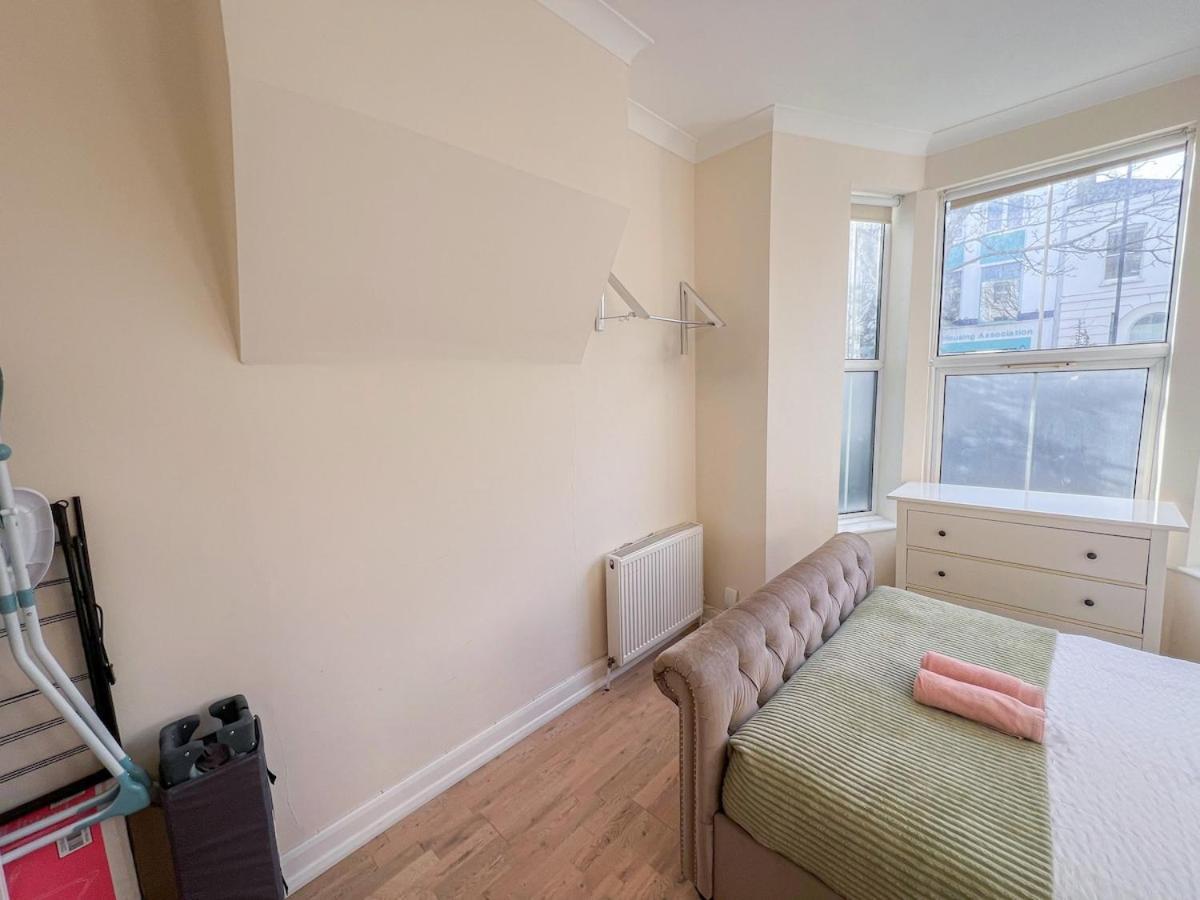 1-Bedroom Flat With Small Garden & Paid Parking In Finsbury Park, Highbury ロンドン エクステリア 写真
