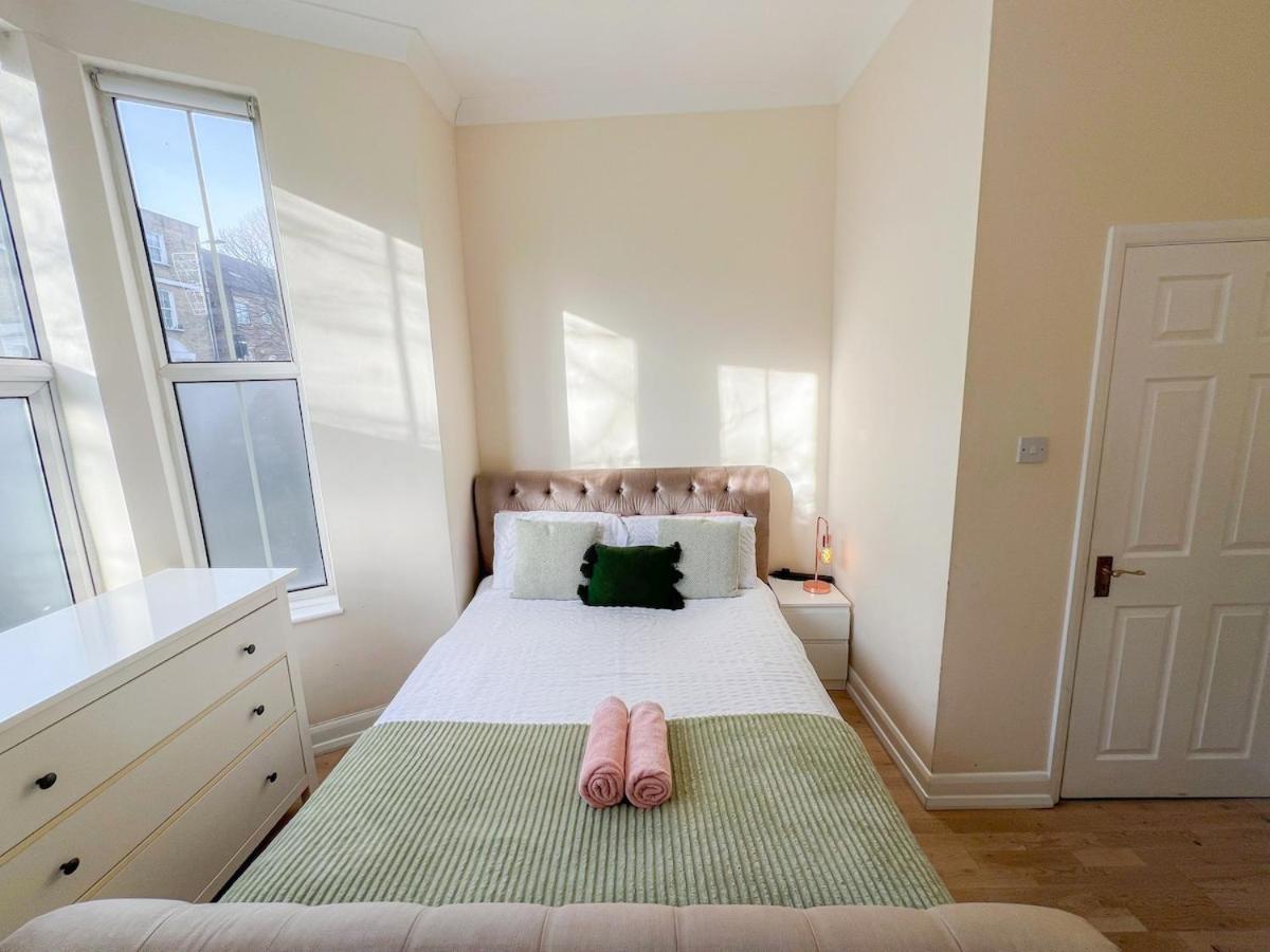 1-Bedroom Flat With Small Garden & Paid Parking In Finsbury Park, Highbury ロンドン エクステリア 写真