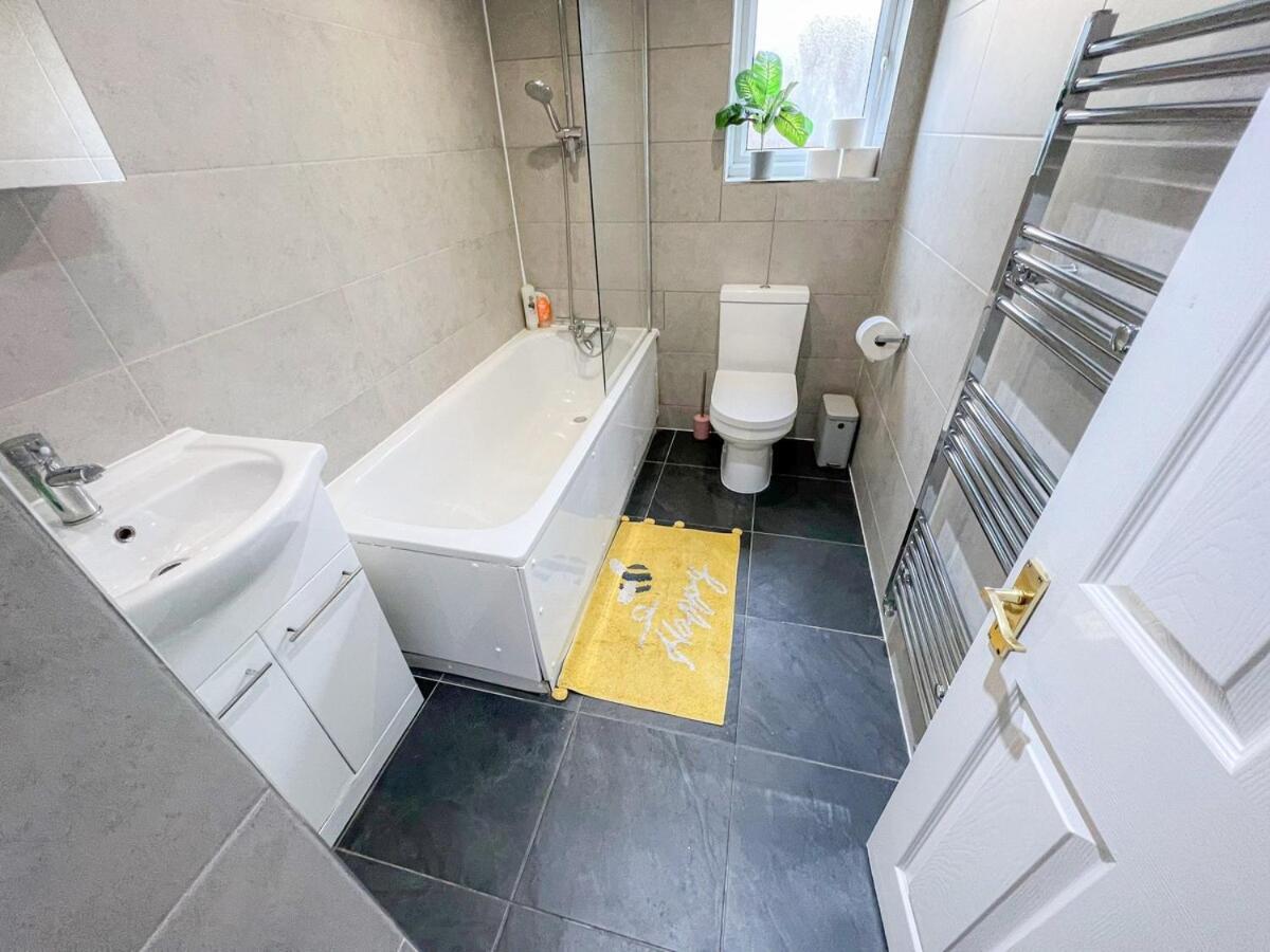 1-Bedroom Flat With Small Garden & Paid Parking In Finsbury Park, Highbury ロンドン エクステリア 写真