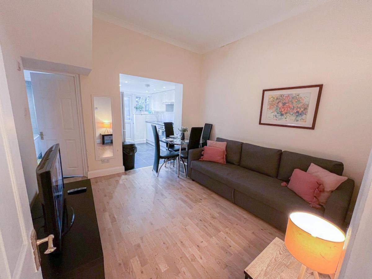 1-Bedroom Flat With Small Garden & Paid Parking In Finsbury Park, Highbury ロンドン エクステリア 写真