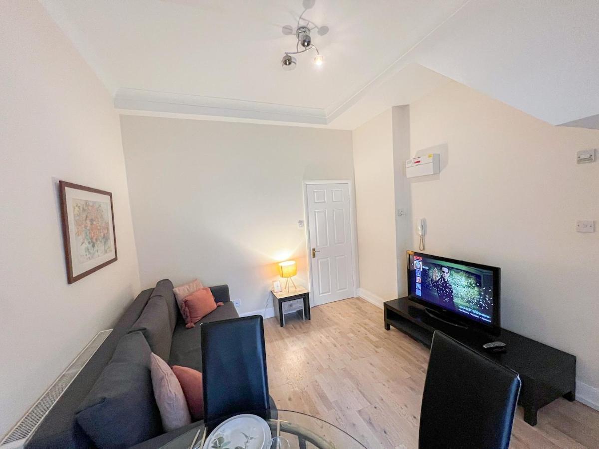 1-Bedroom Flat With Small Garden & Paid Parking In Finsbury Park, Highbury ロンドン エクステリア 写真
