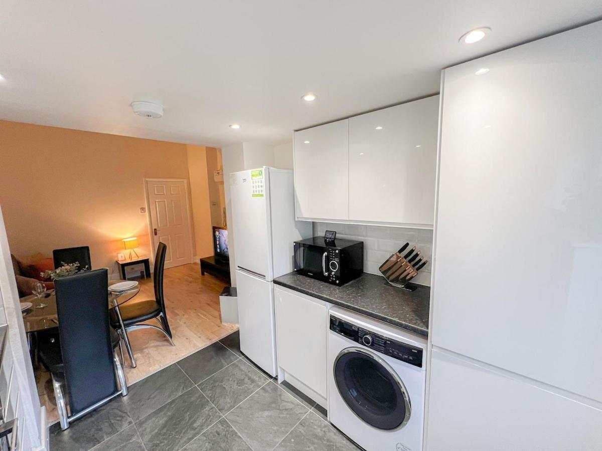 1-Bedroom Flat With Small Garden & Paid Parking In Finsbury Park, Highbury ロンドン エクステリア 写真