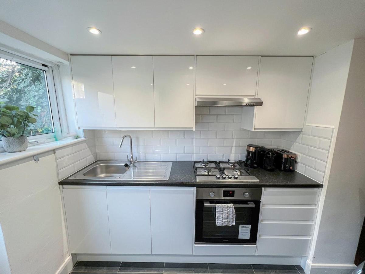 1-Bedroom Flat With Small Garden & Paid Parking In Finsbury Park, Highbury ロンドン エクステリア 写真
