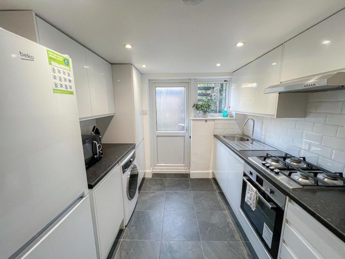 1-Bedroom Flat With Small Garden & Paid Parking In Finsbury Park, Highbury ロンドン エクステリア 写真