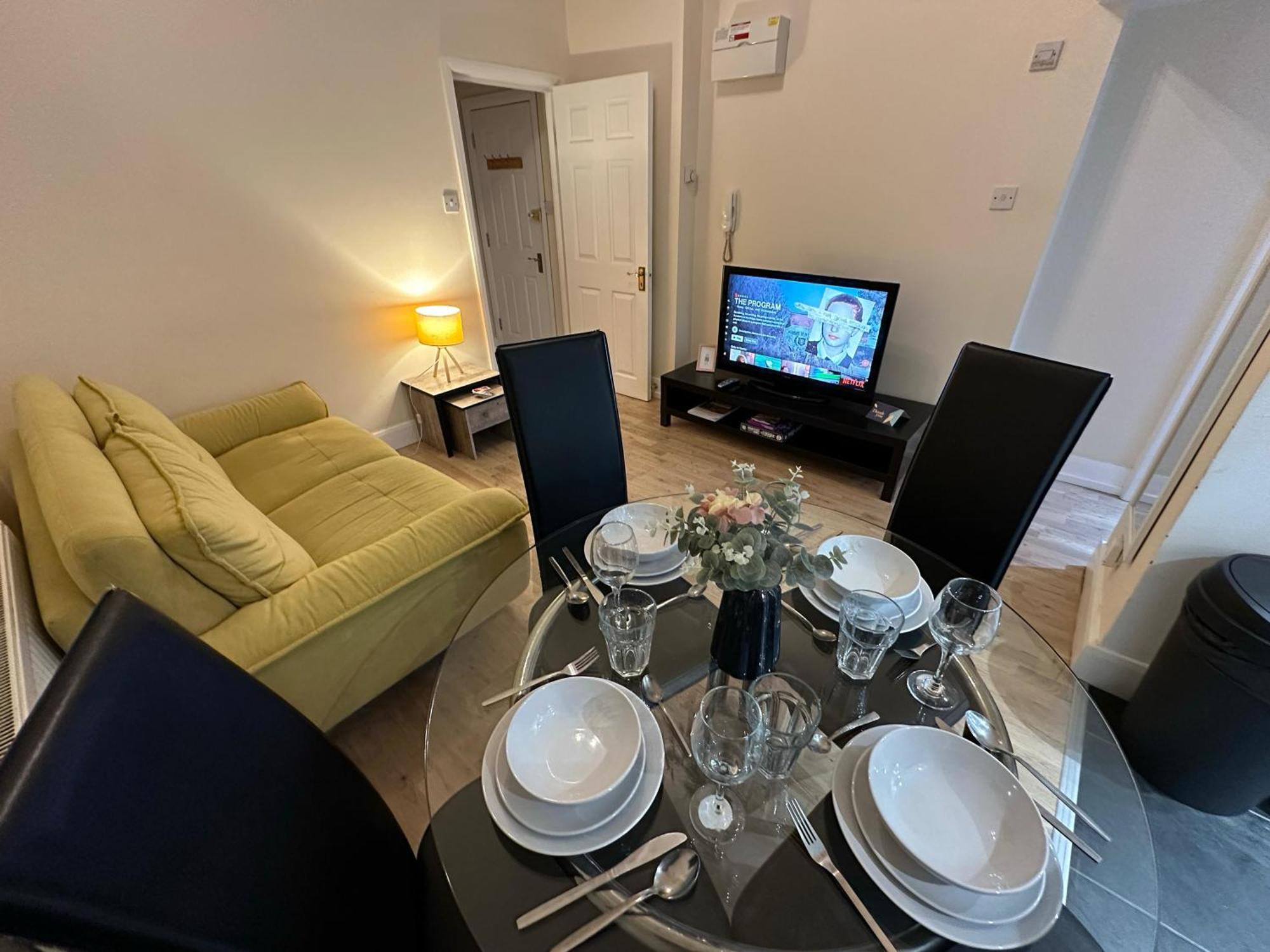 1-Bedroom Flat With Small Garden & Paid Parking In Finsbury Park, Highbury ロンドン エクステリア 写真